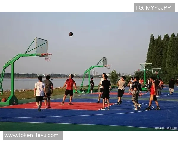 广西篮球赛场突发冲突引发热议观众拍摄打架视频引发广泛关注